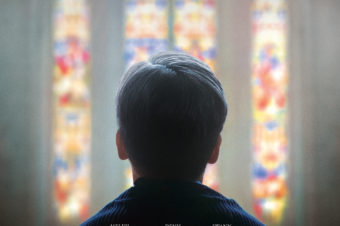 Gelobt sei Gott (OmU) Ein Film von  François Ozon